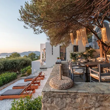 Apartment Menori Luxury Suites-villa Athina